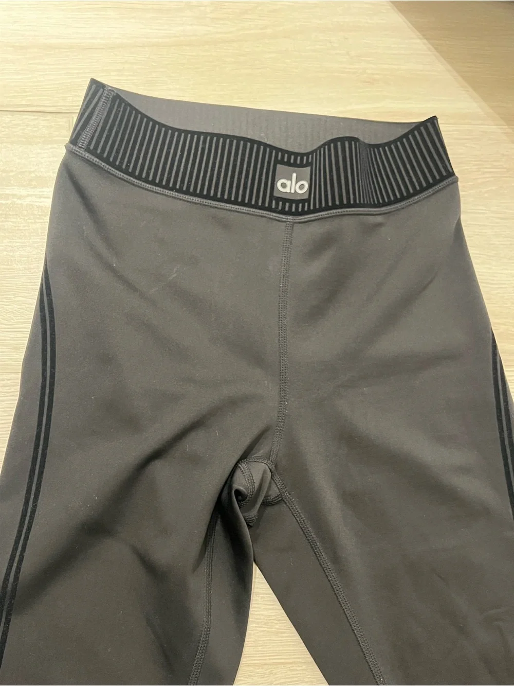 ALO Yoga Black High-Waist Leggings with Textured Waistband